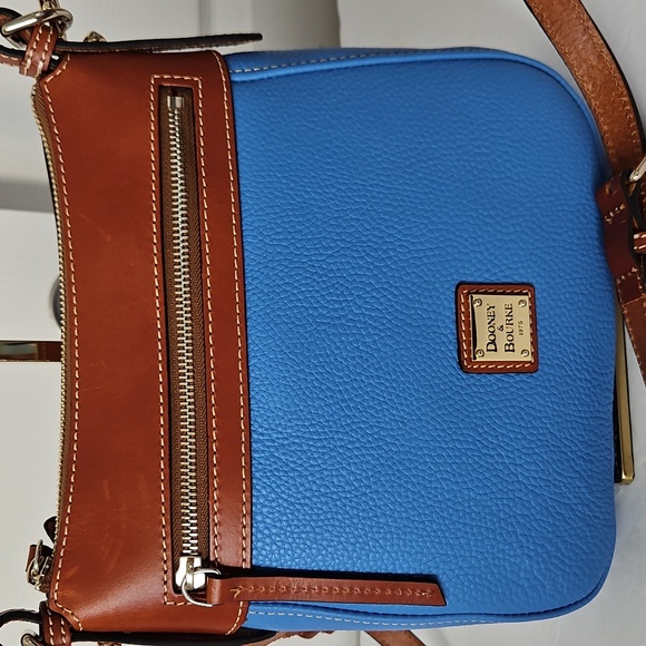Dooney & Bourke NWT  Crossbody Bag - Picture 2 of 7